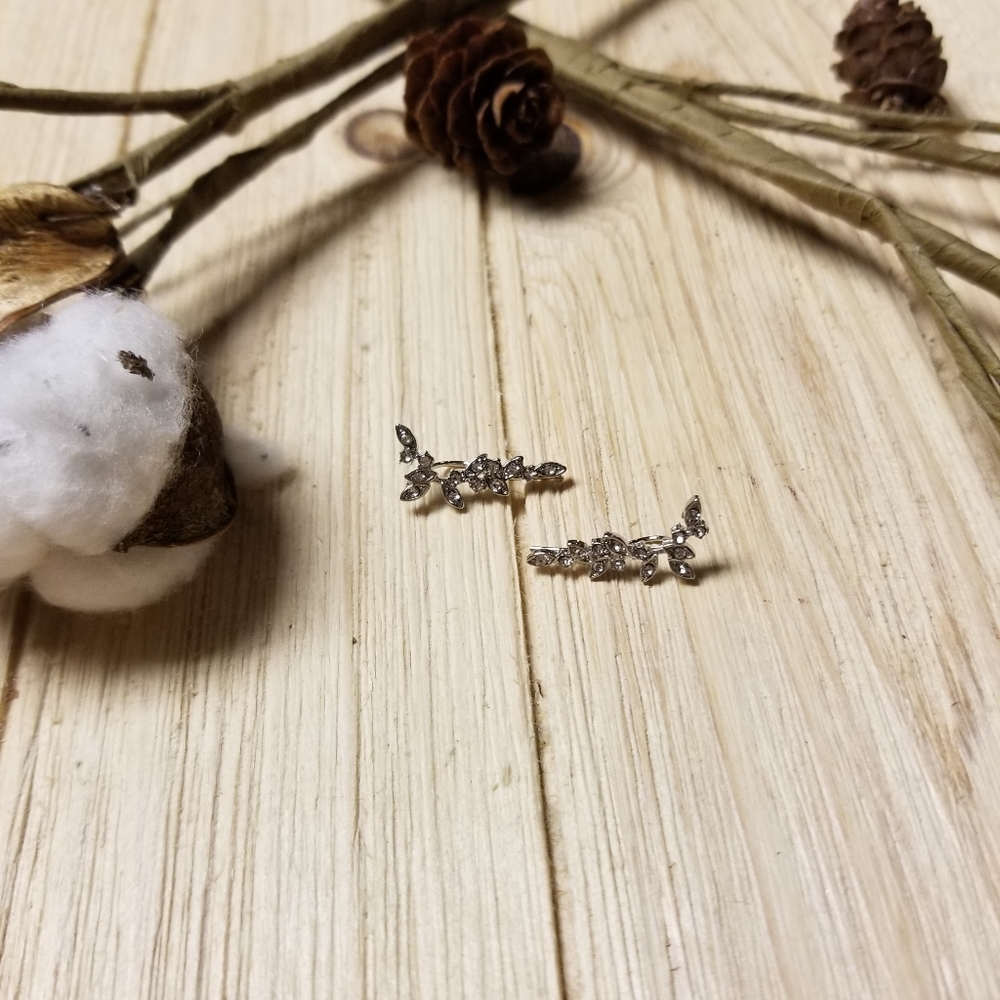 🌿🌿Gorgeous Leaf Ear Climbers in SILVER 🌿🌿 - Picture 6 of 12